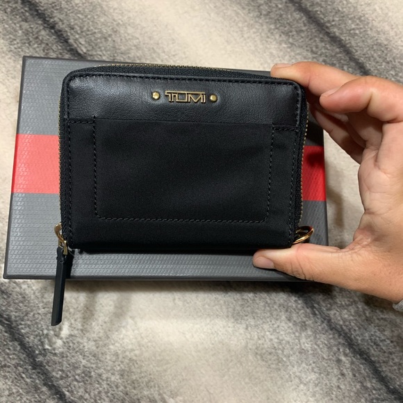 tumi tri fold zip around